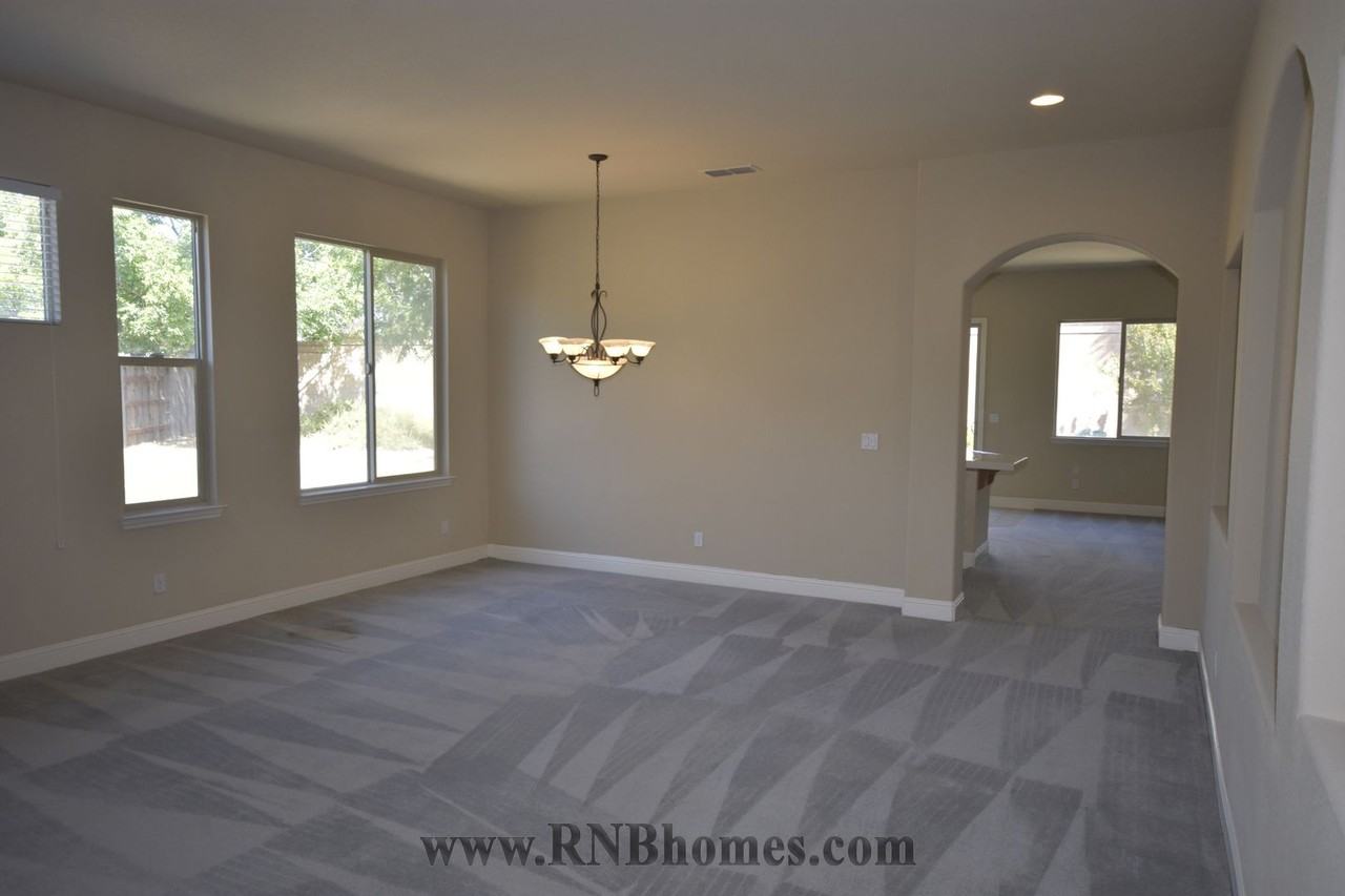204 Dodd Pl - Photo 4 of 20