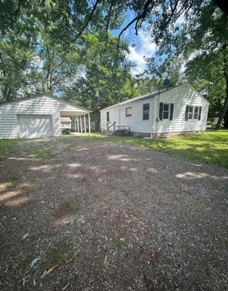1729 Mullens Ave - Photo 2 of 12