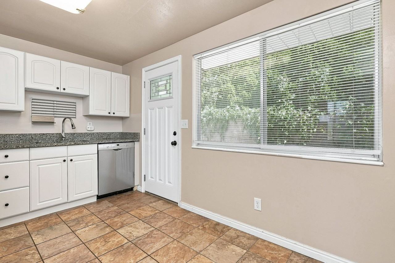 1064 Nayon Dr #I - Photo 5 of 15