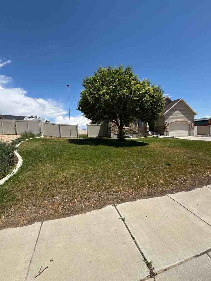 418 W 2900 S - Photo 2 of 34