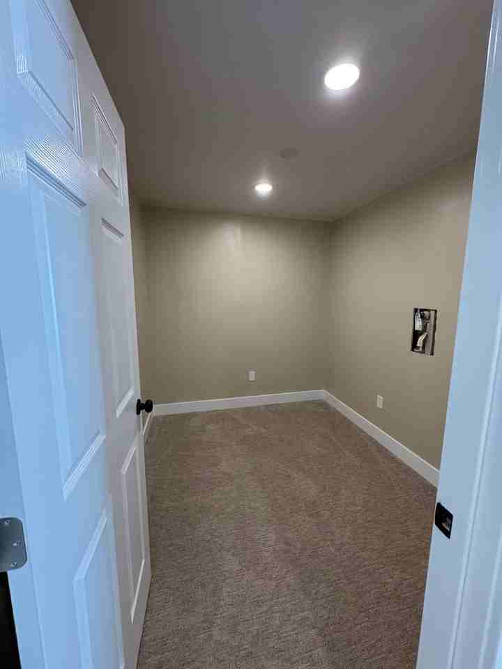 418 W 2900 S - Photo 7 of 34