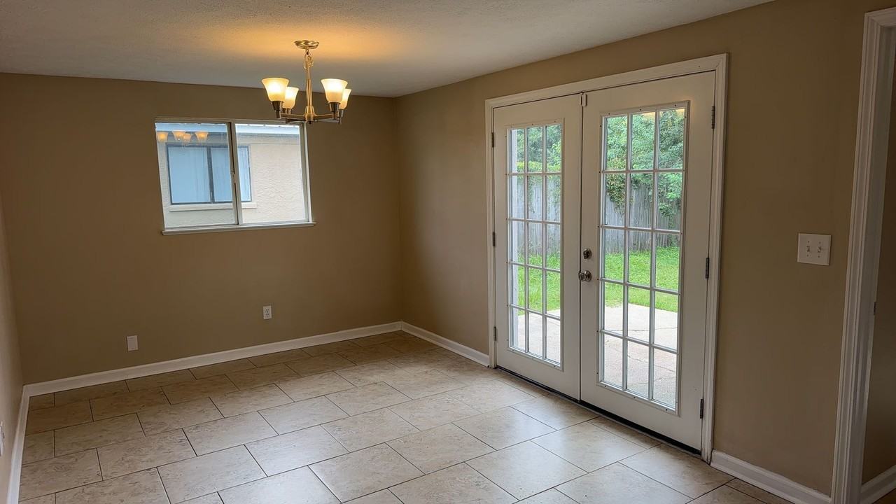6319 Pridgen St - Photo 6 of 11