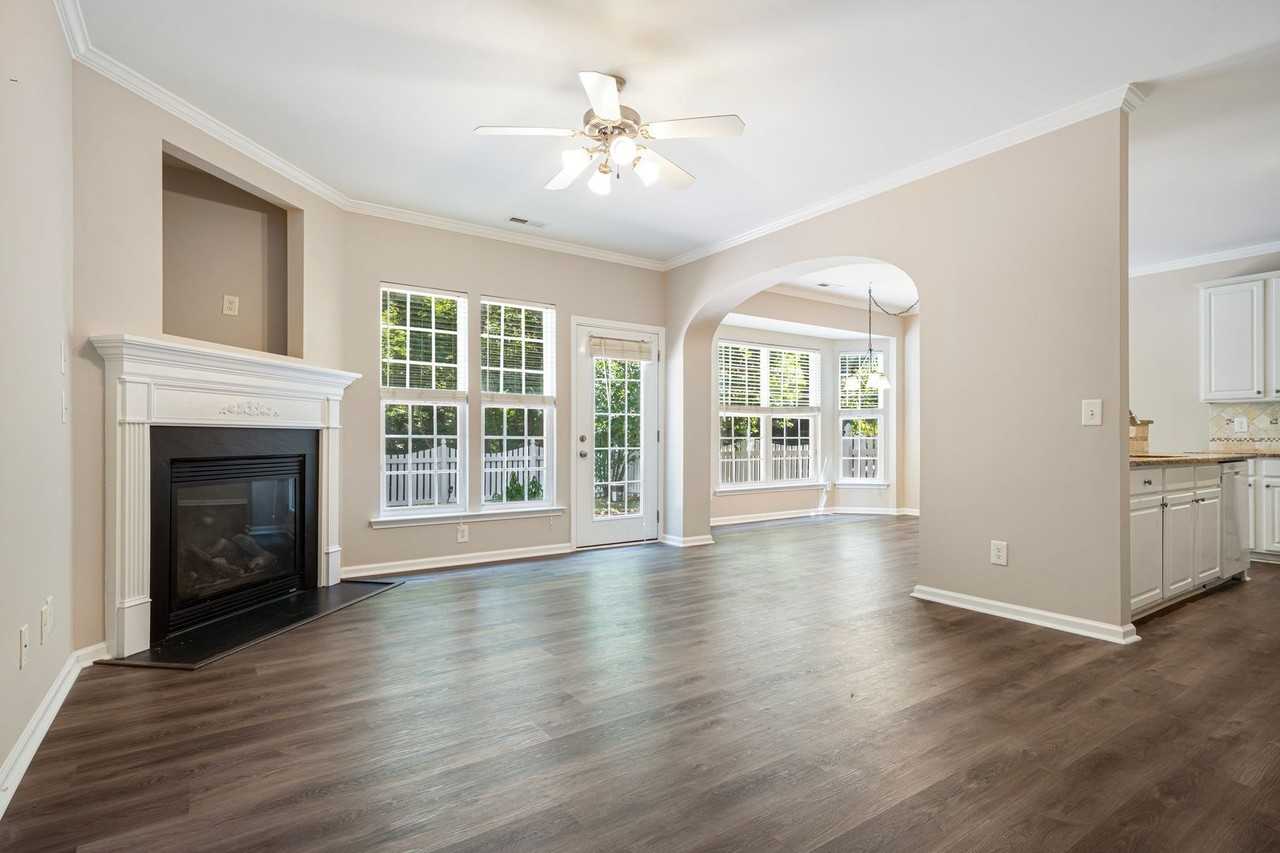 1411 Crimson Creek Dr - Photo 2 of 22