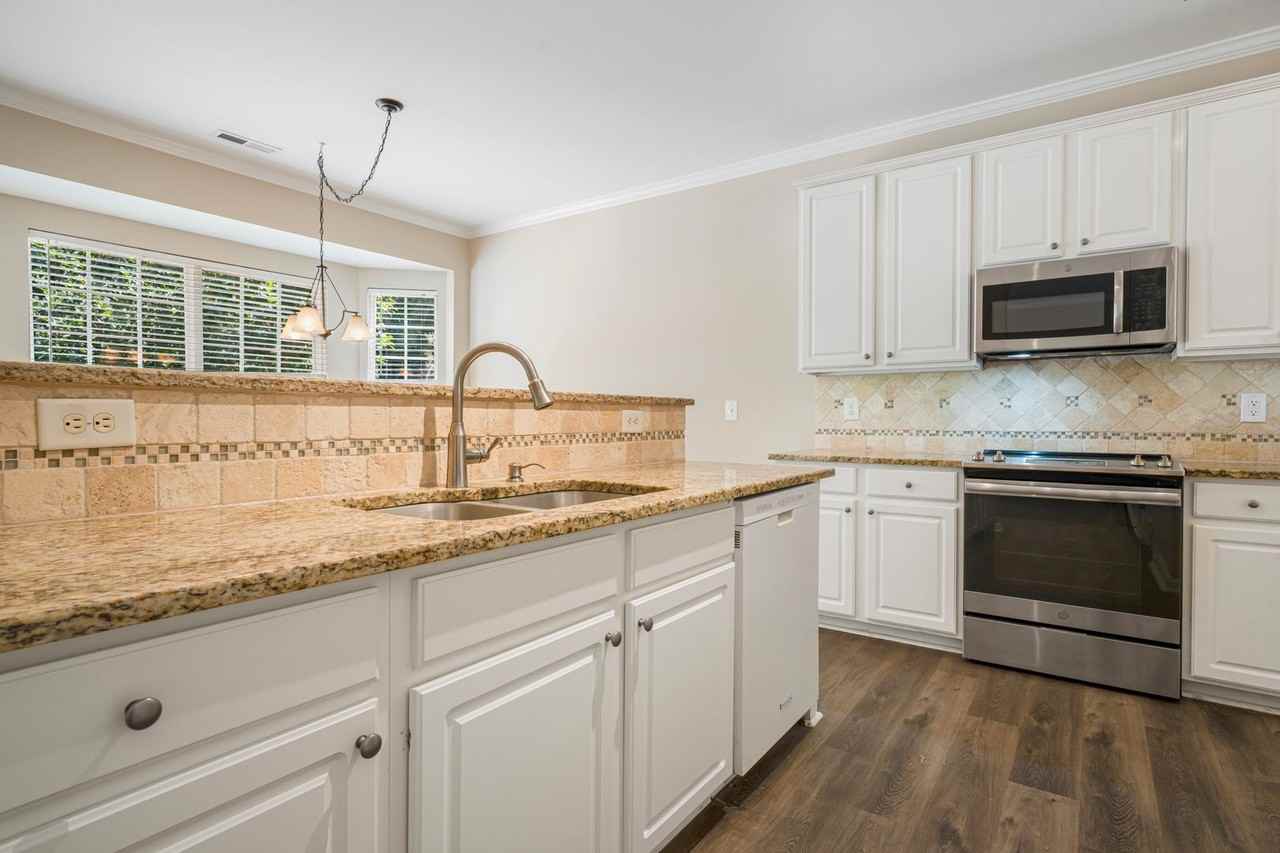 1411 Crimson Creek Dr - Photo 4 of 22