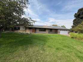 631 W Crestline Dr - Photo 1 of 1