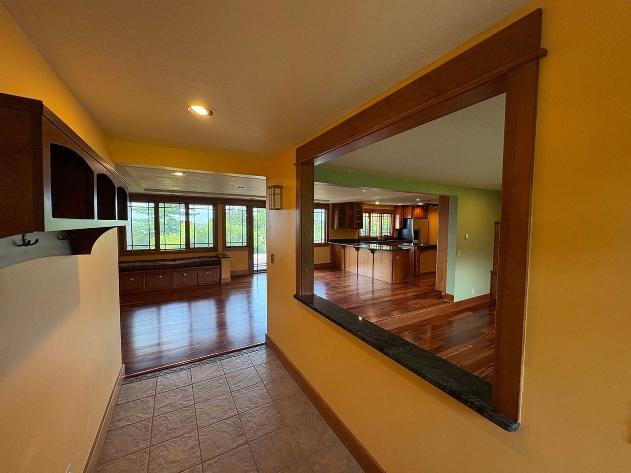 631 W Crestline Dr - Photo 2 of 27