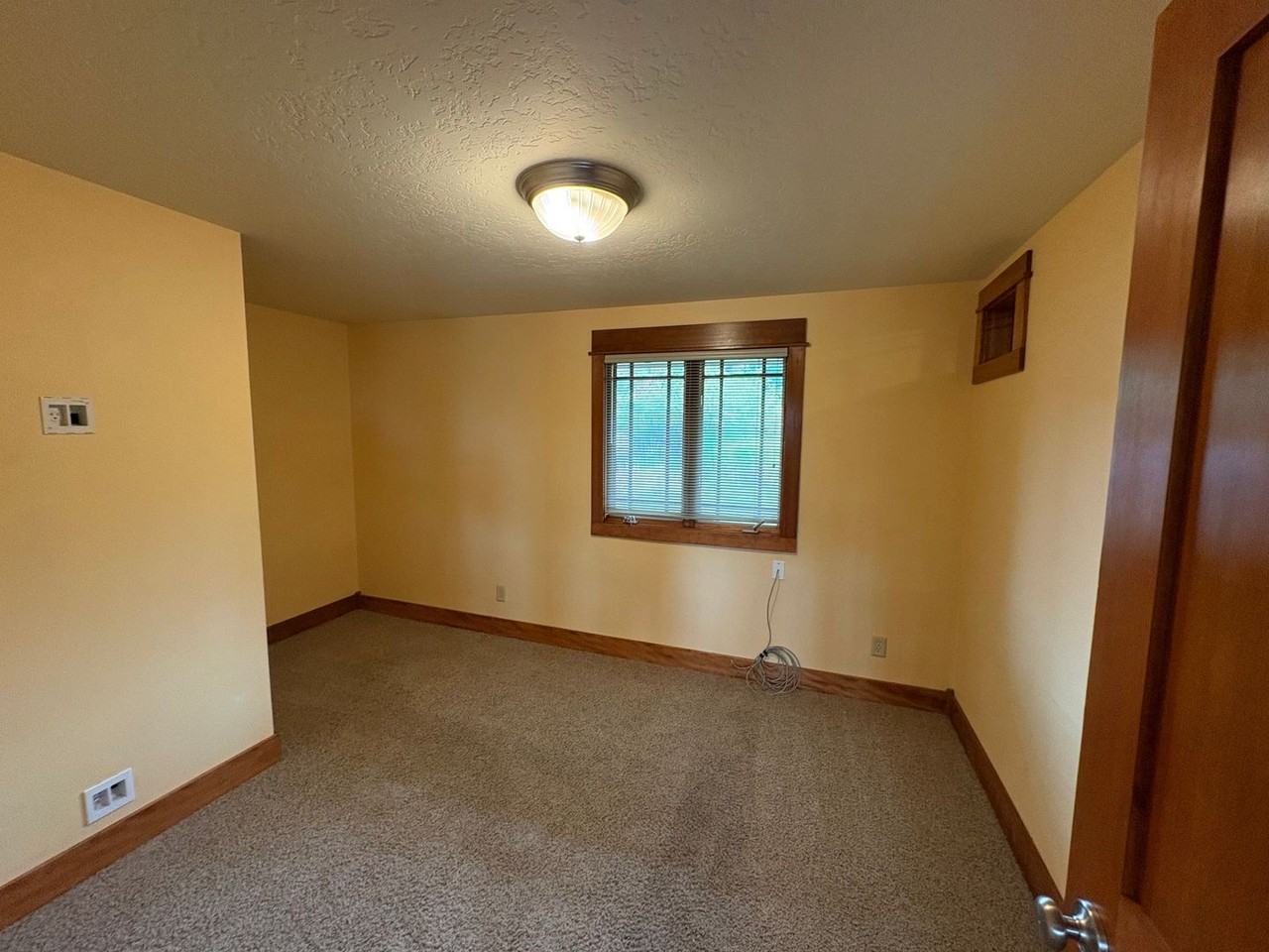 631 W Crestline Dr - Photo 7 of 27