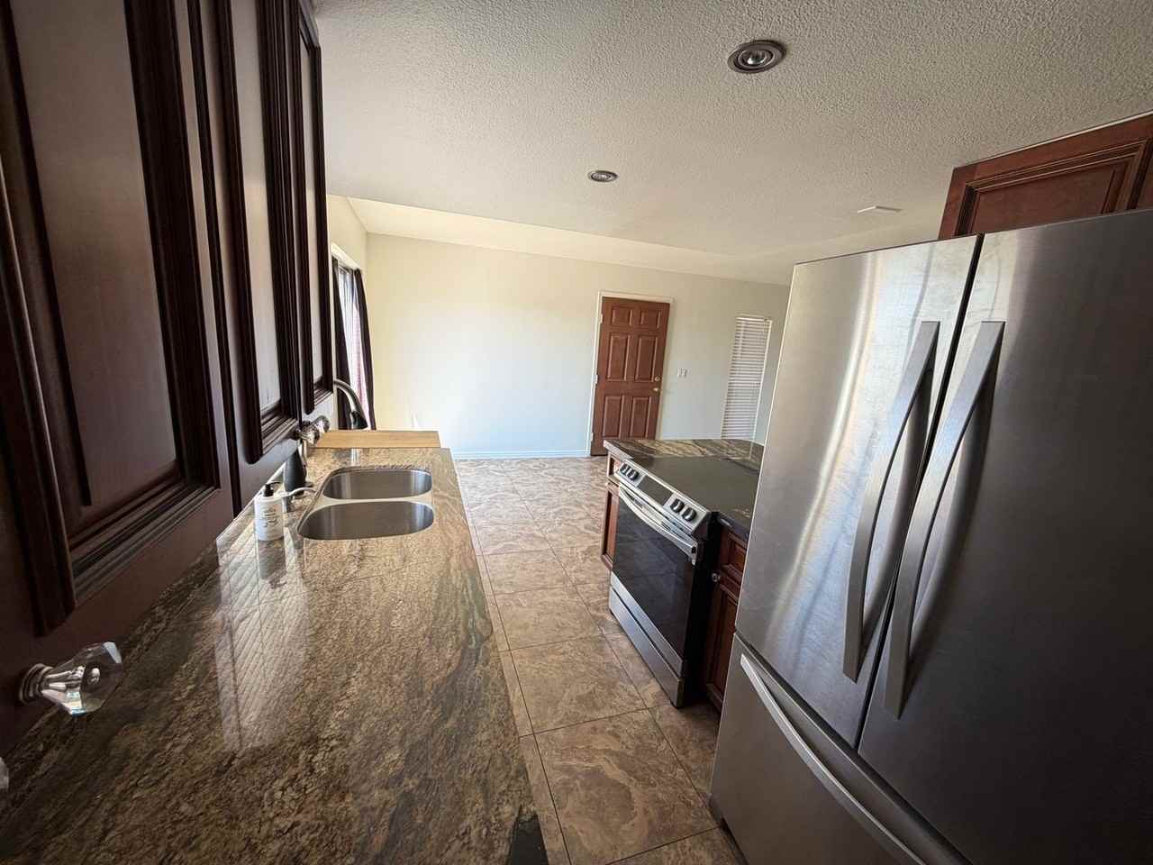 801 E North Ln #01 - Photo 3 of 22