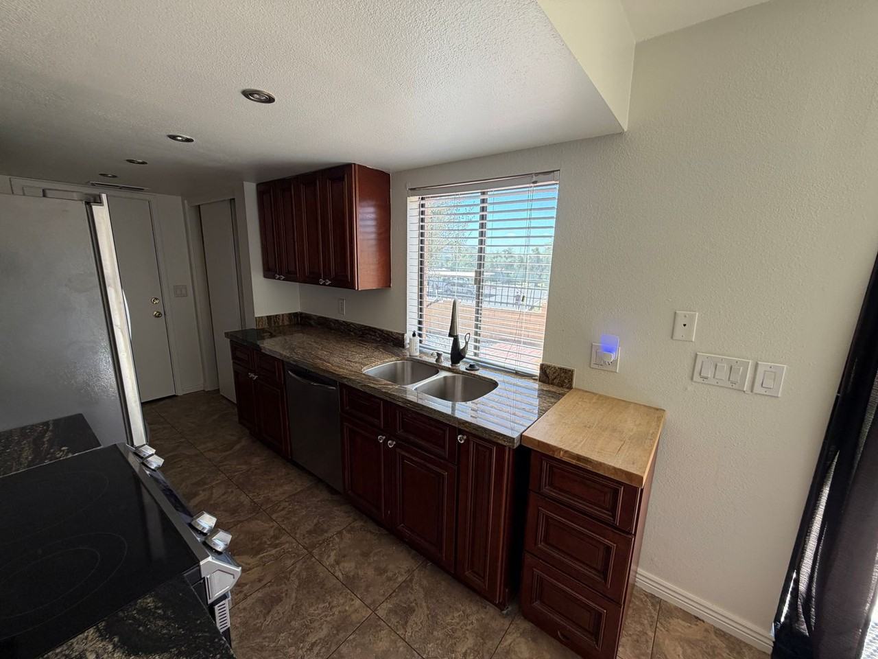 801 E North Ln #01 - Photo 4 of 22