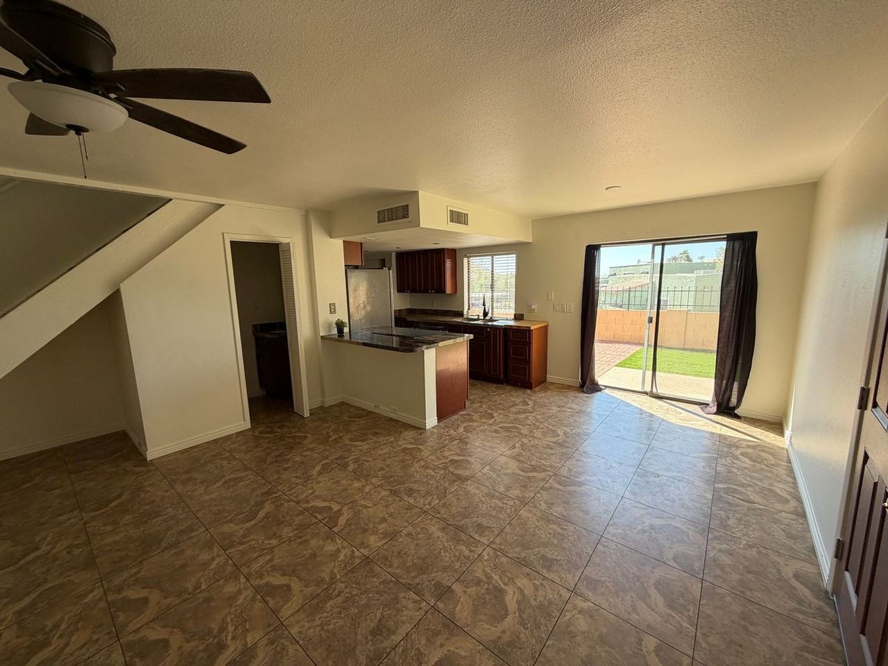 801 E North Ln #01 - Photo 5 of 22