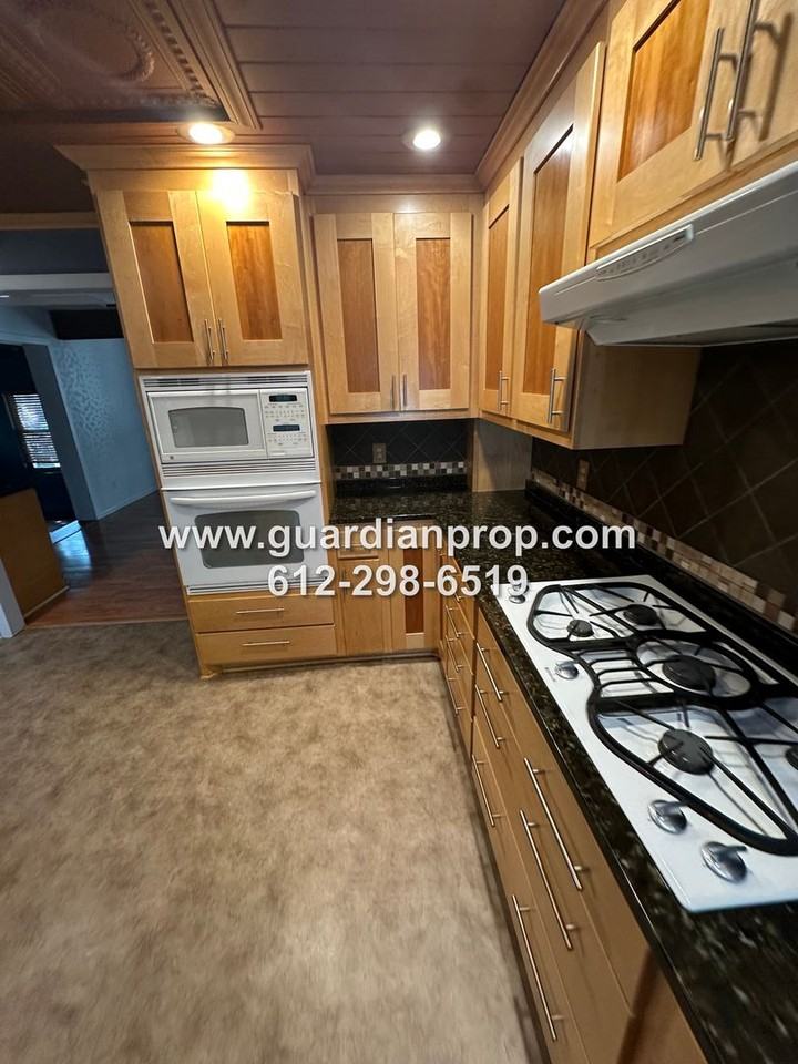 2253 7th St - Photo 5 of 21
