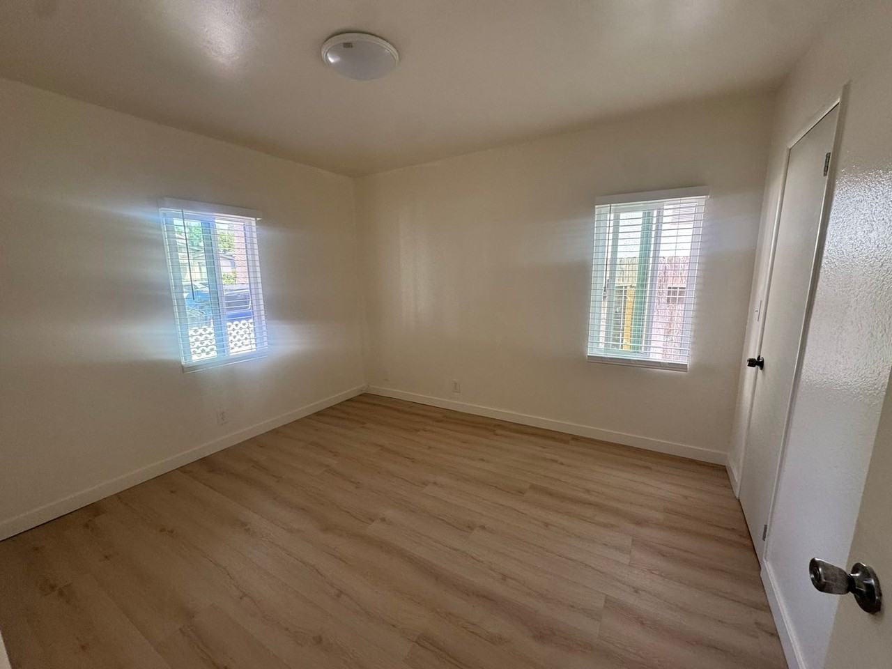 1448 Coronado Ave - Photo 5 of 16