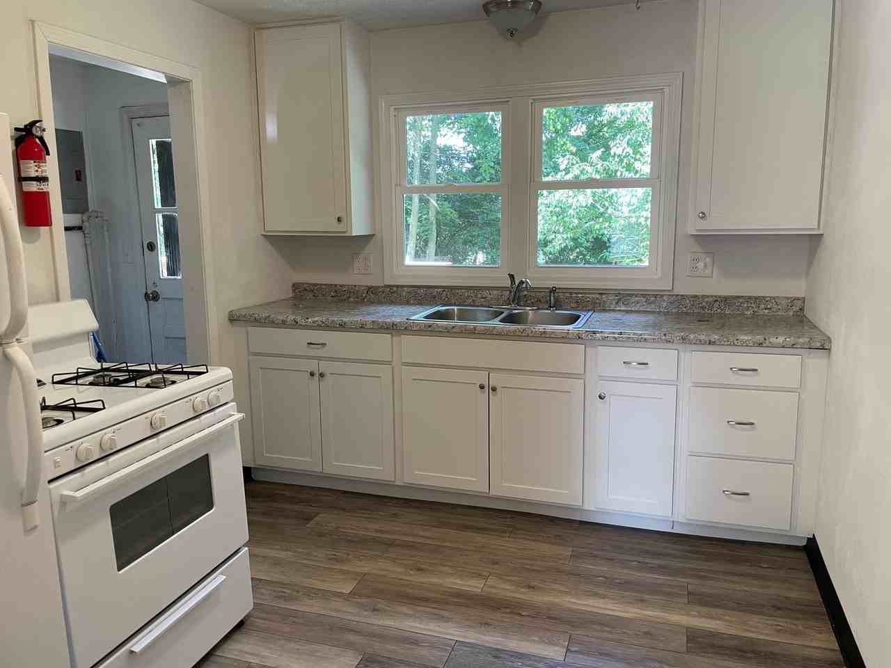 423 N Roosevelt St - Photo 7 of 13