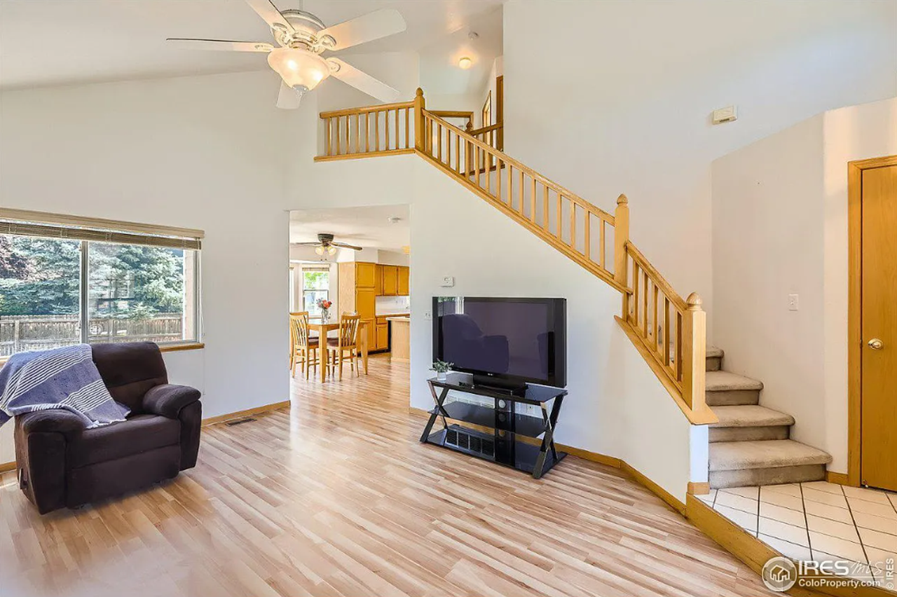 455 Derry Dr - Photo 4 of 13