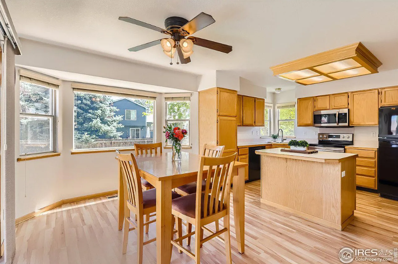455 Derry Dr - Photo 5 of 13