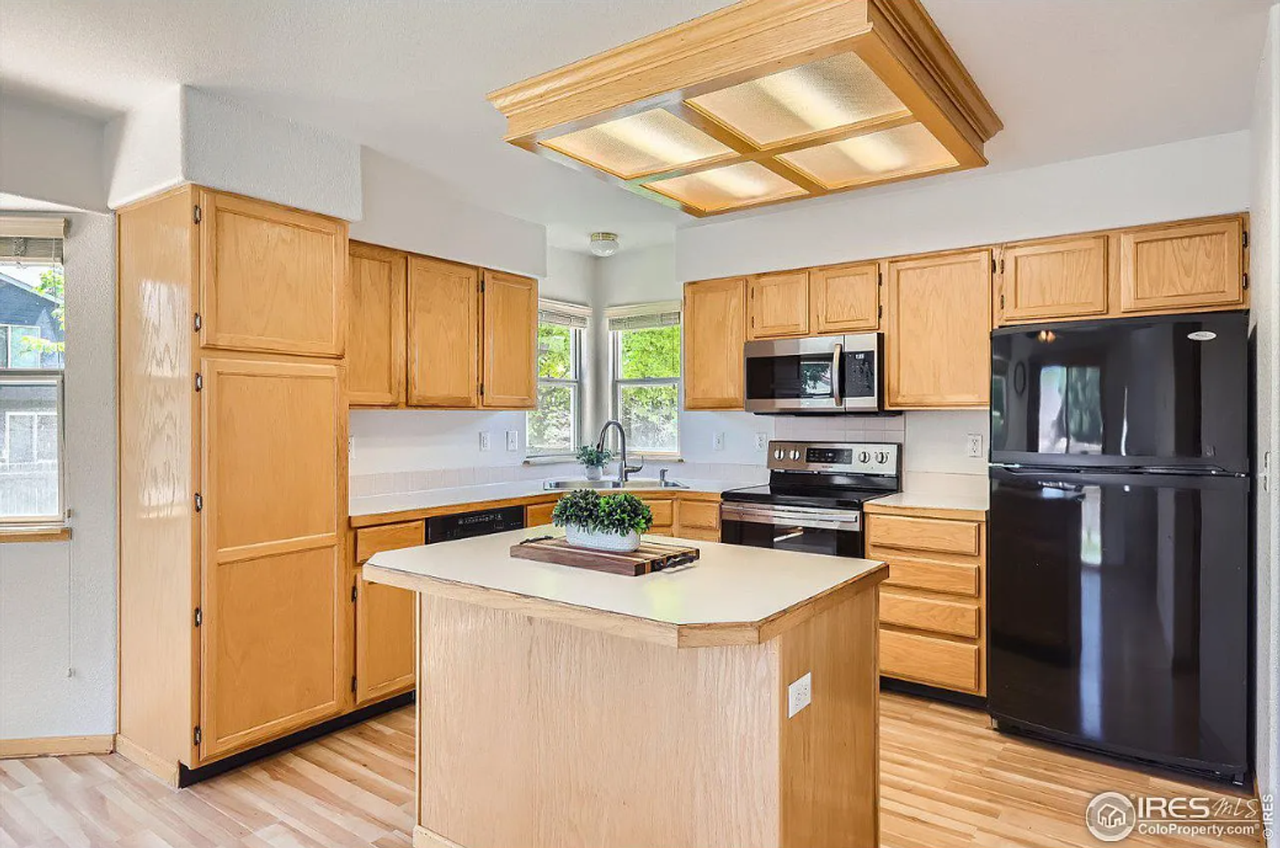 455 Derry Dr - Photo 6 of 13