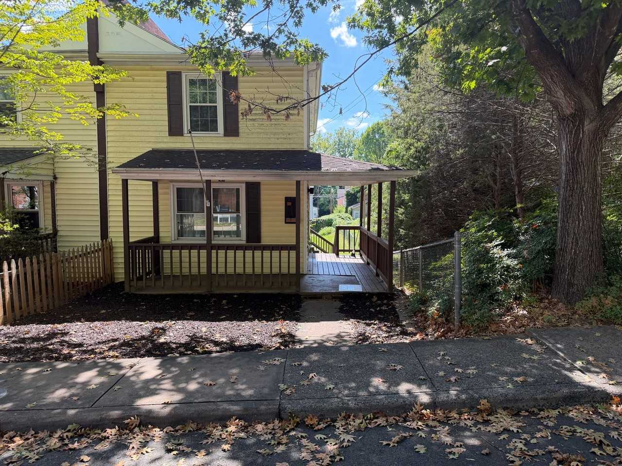 840 Estes St - Photo 2 of 35
