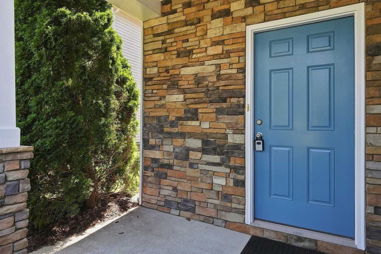 4332 Burchard Dr - Photo 4 of 31