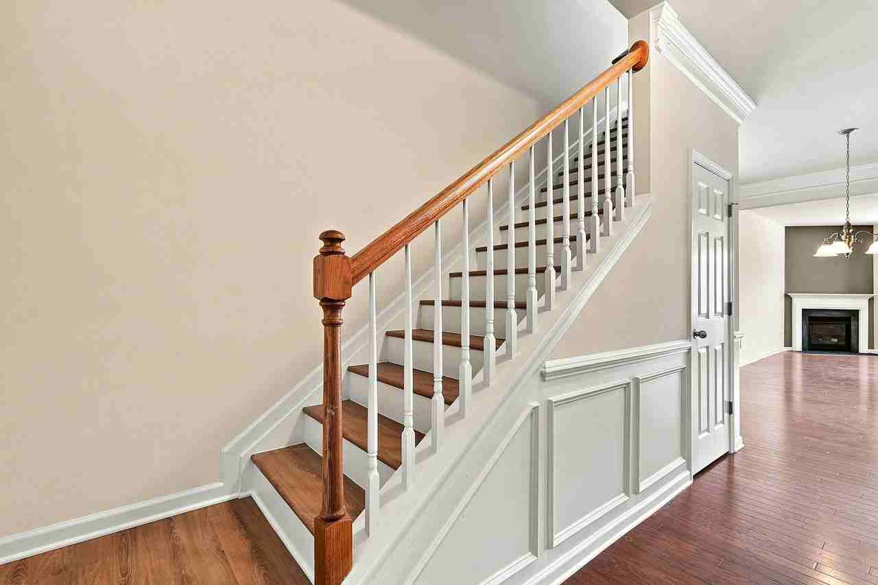 4332 Burchard Dr - Photo 6 of 31