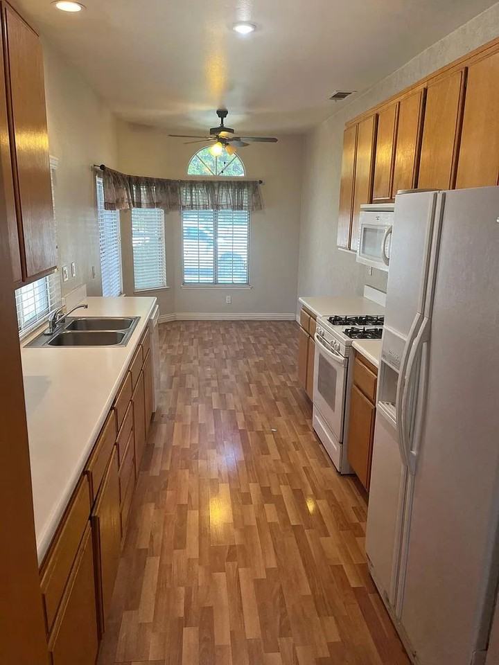 27459 Prominence Rd - Photo 6 of 19