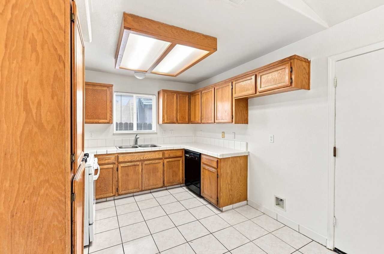 2158 Canal Farm Ln - Photo 6 of 18