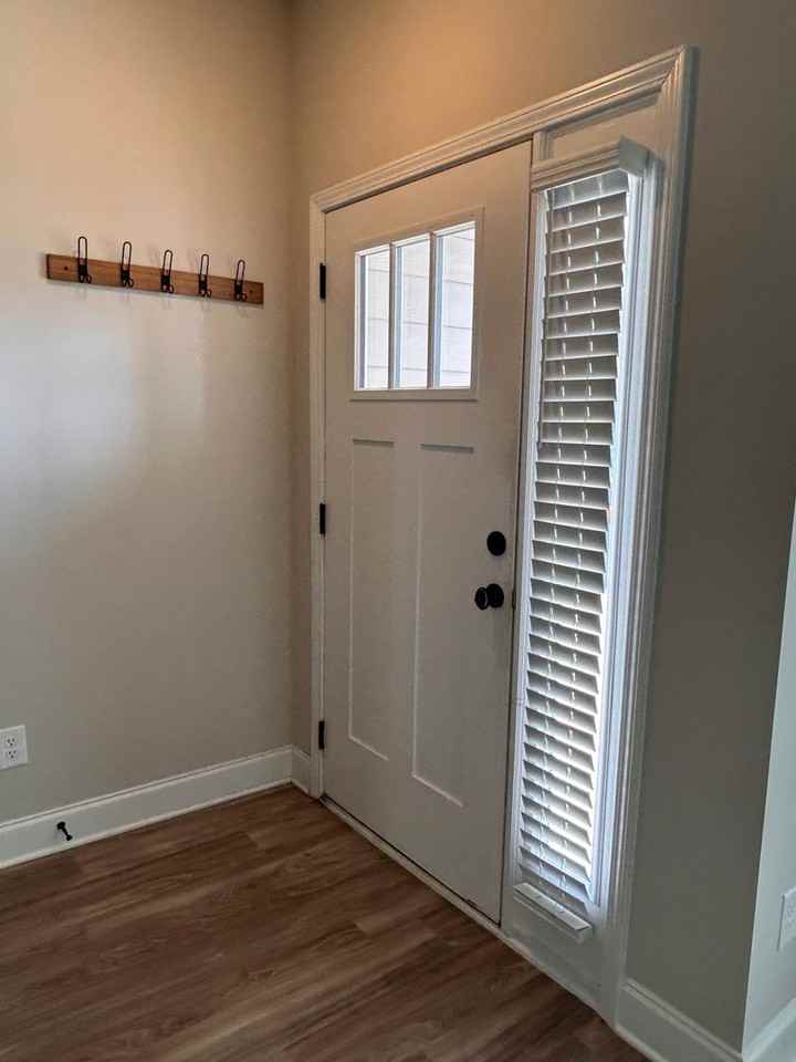 204 Pebble Ln - Photo 2 of 24