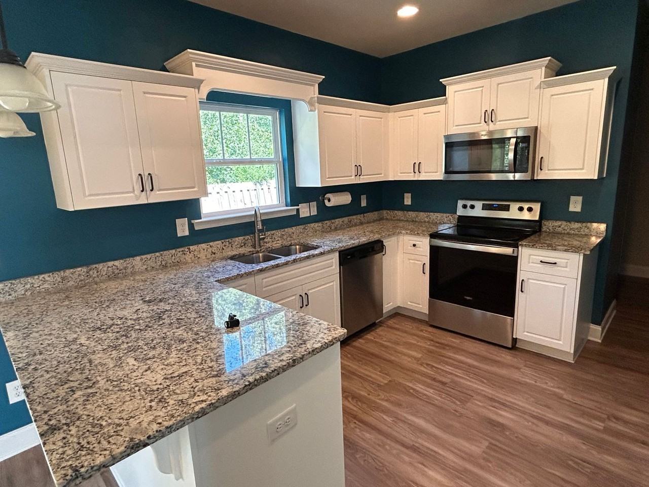 204 Pebble Ln - Photo 3 of 24