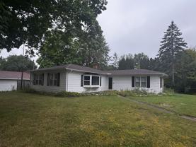 703 Crescent Dr - Photo 1 of 1