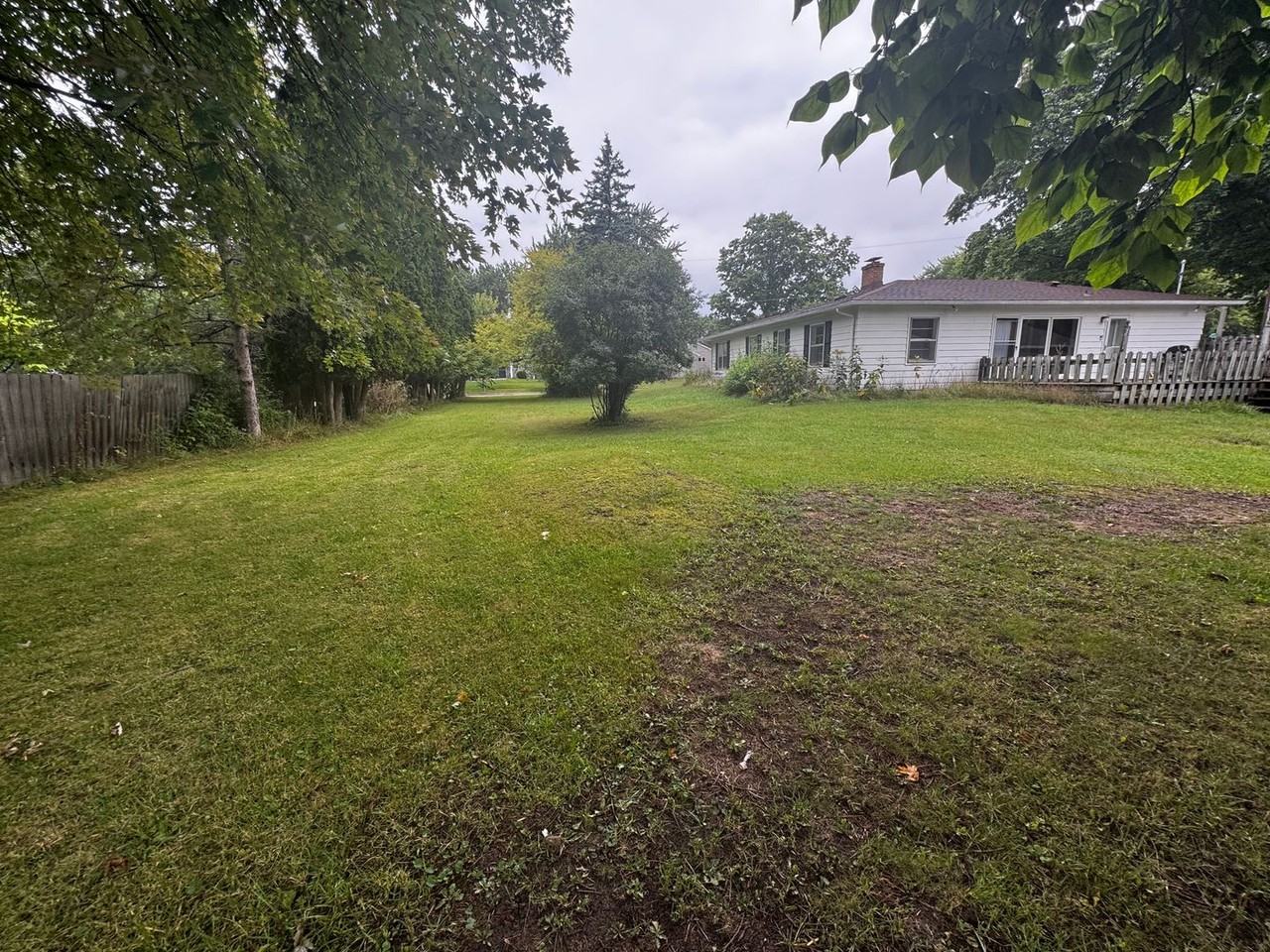703 Crescent Dr - Photo 2 of 15