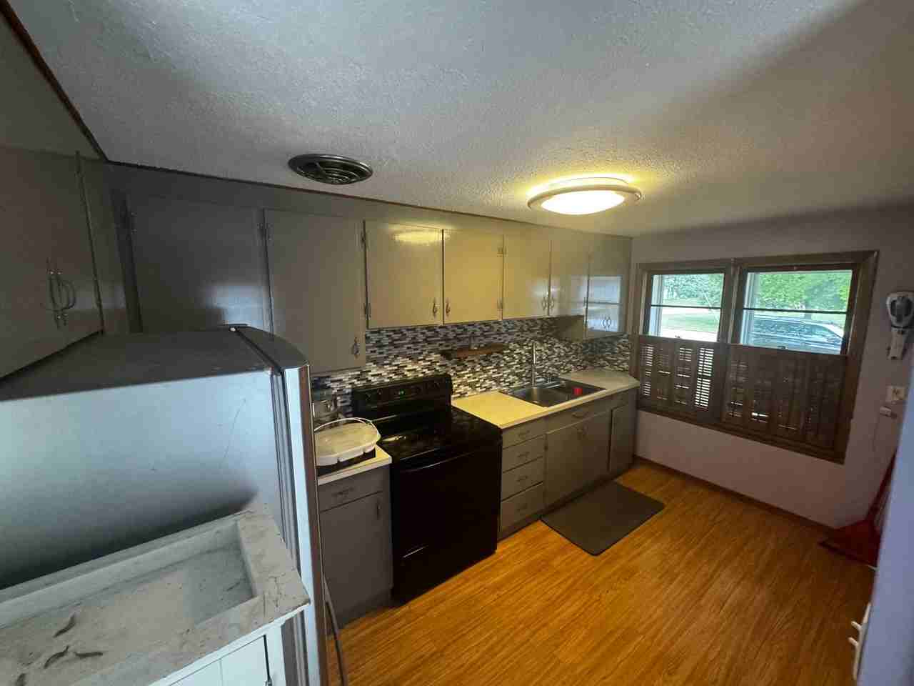 703 Crescent Dr - Photo 5 of 15