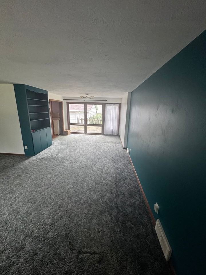 703 Crescent Dr - Photo 6 of 15