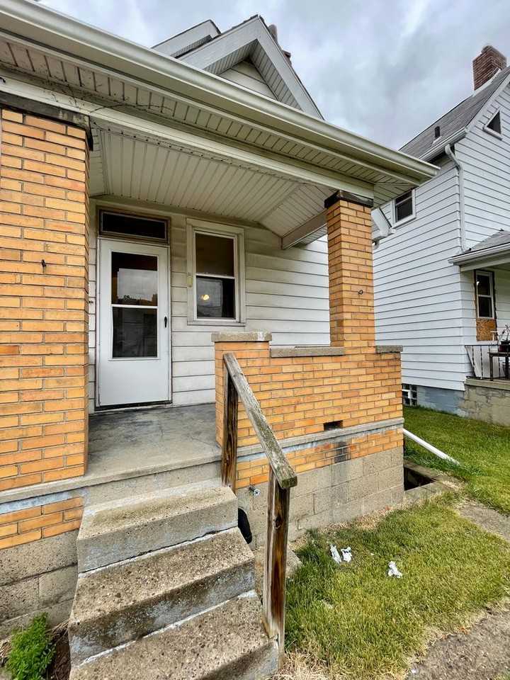 710 4th Ave - Photo 3 of 26
