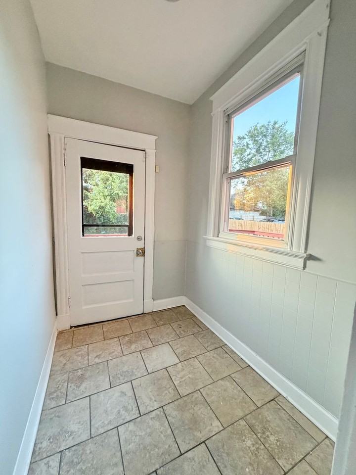 3648 Brooks Ave - Photo 7 of 17