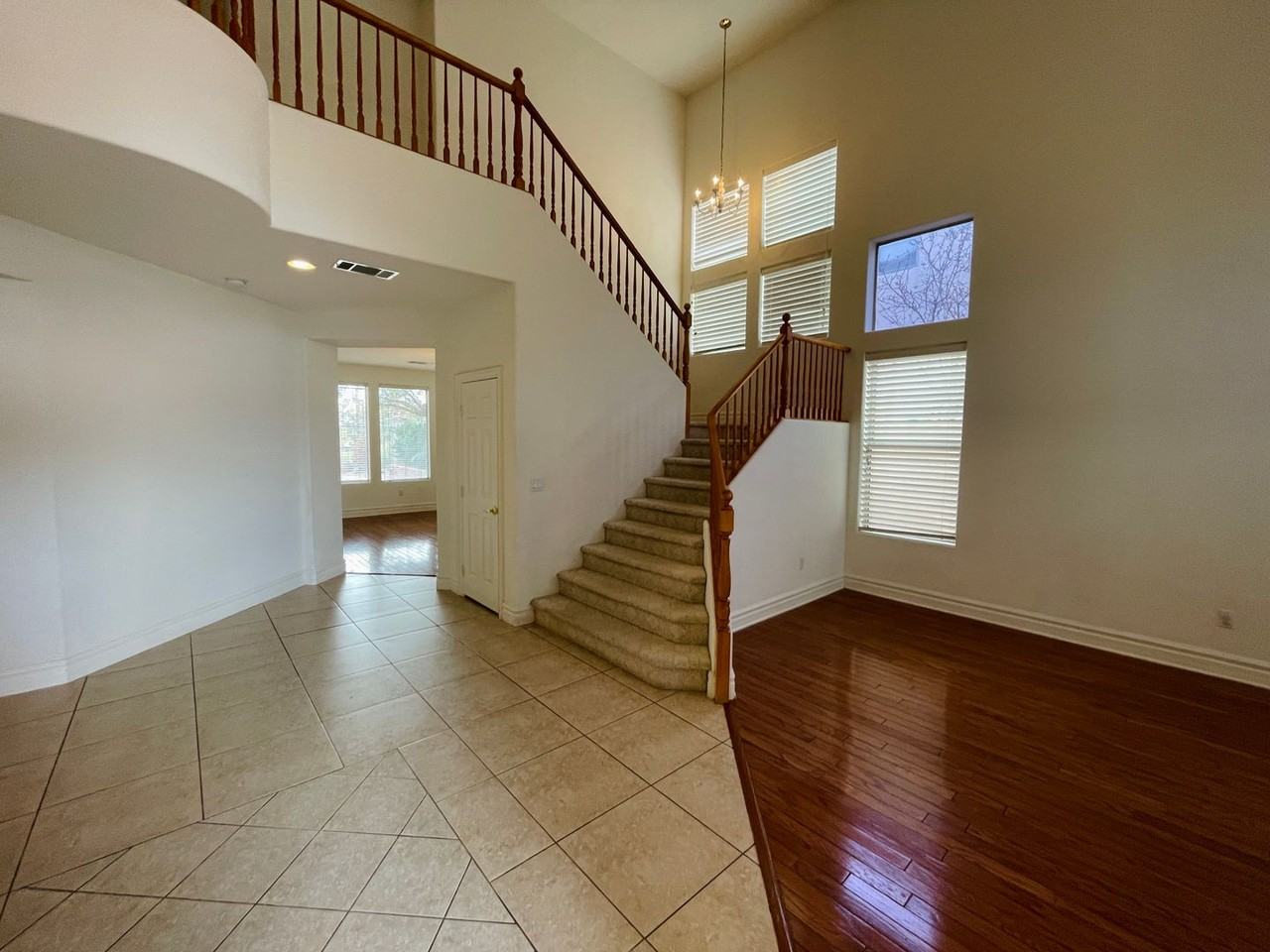 41 Chateau Whistler Ct - Photo 5 of 50