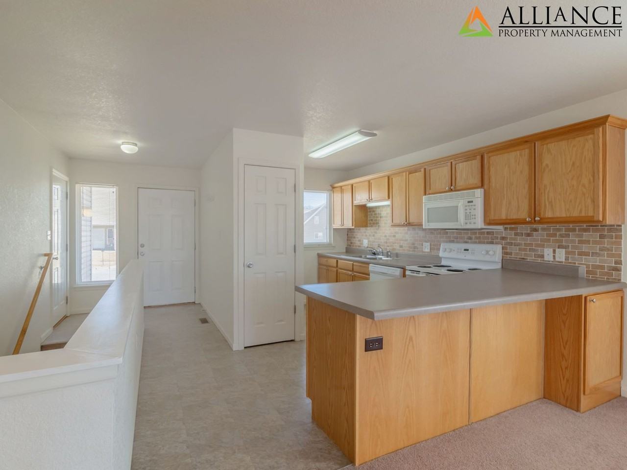 1225 Newfoundland Dr - Photo 4 of 30