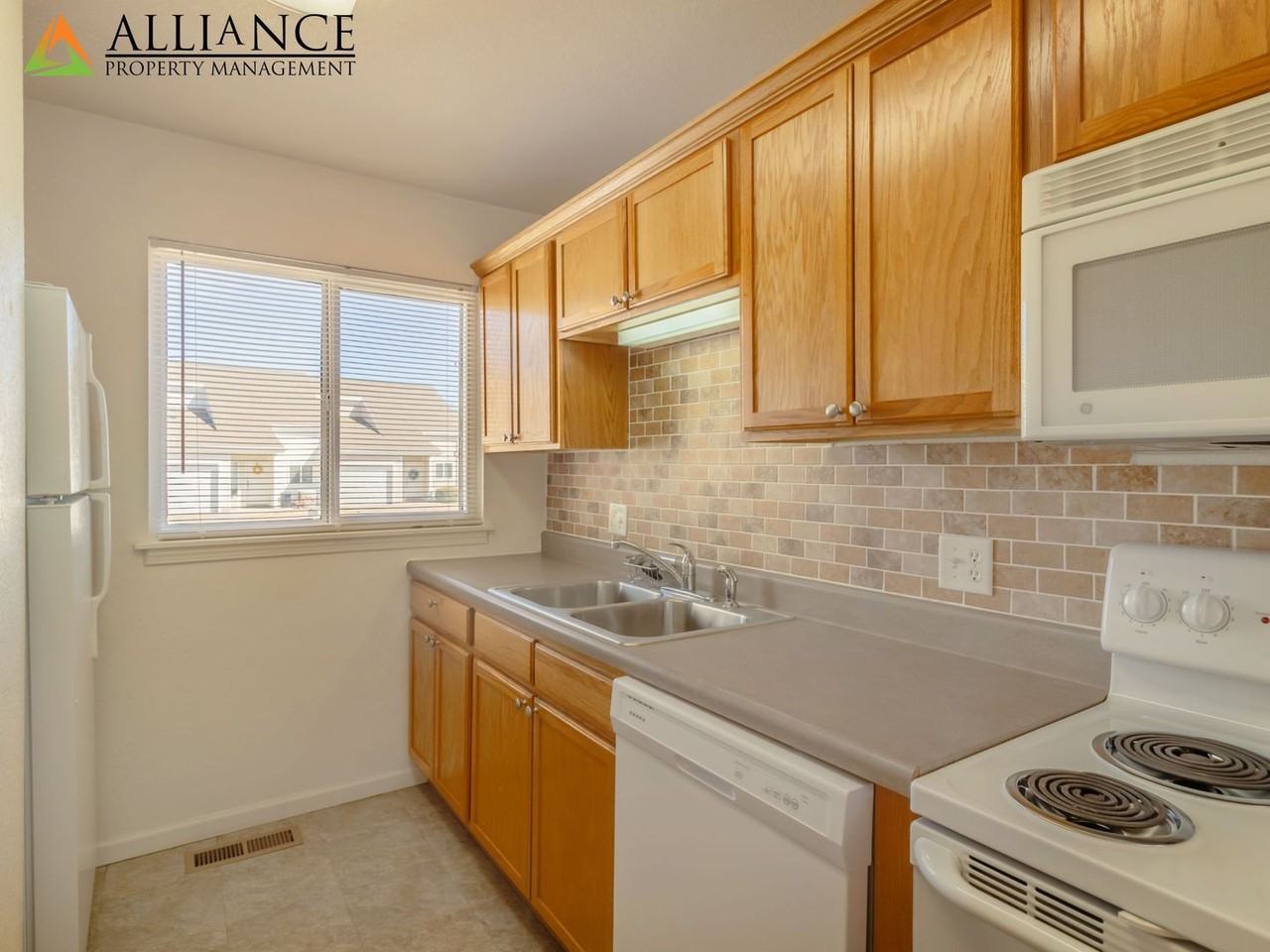 1225 Newfoundland Dr - Photo 7 of 30