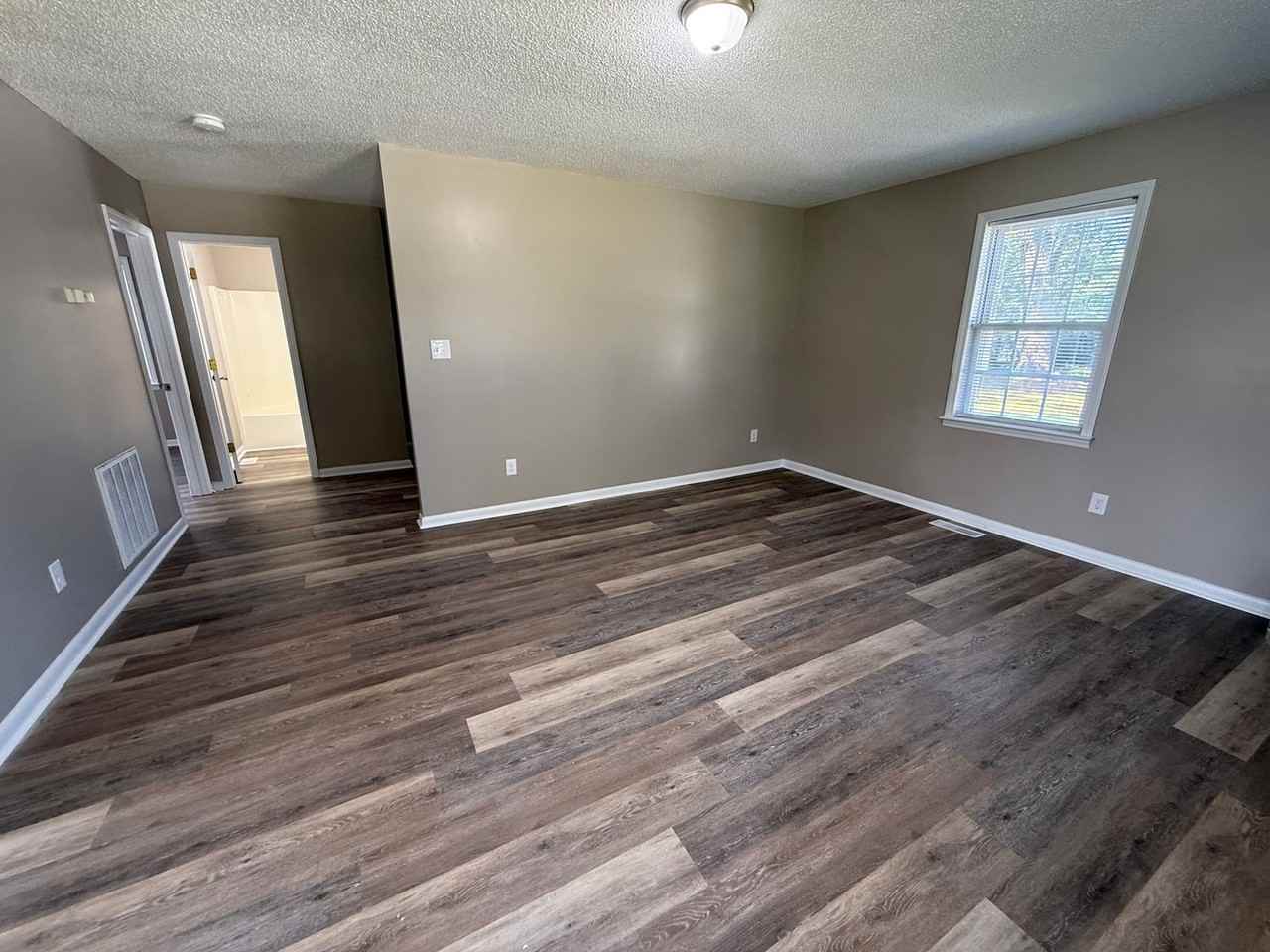 6301 Railroad St - Photo 3 of 8