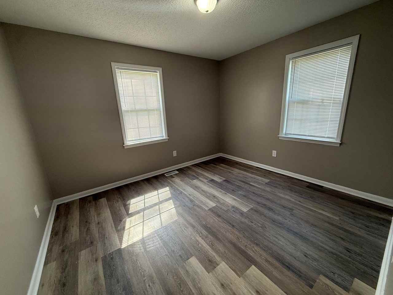 6301 Railroad St - Photo 5 of 8