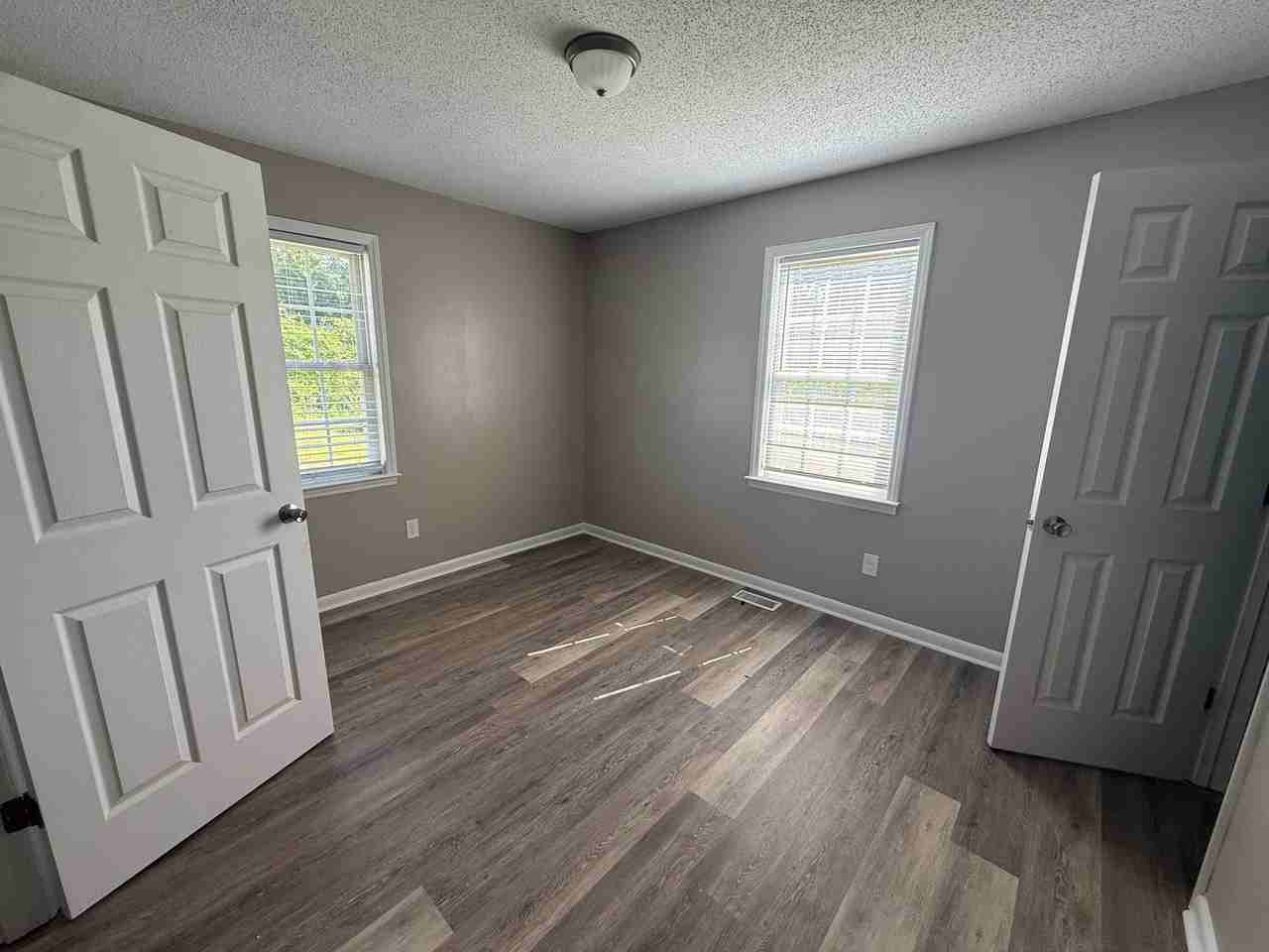 6301 Railroad St - Photo 6 of 8