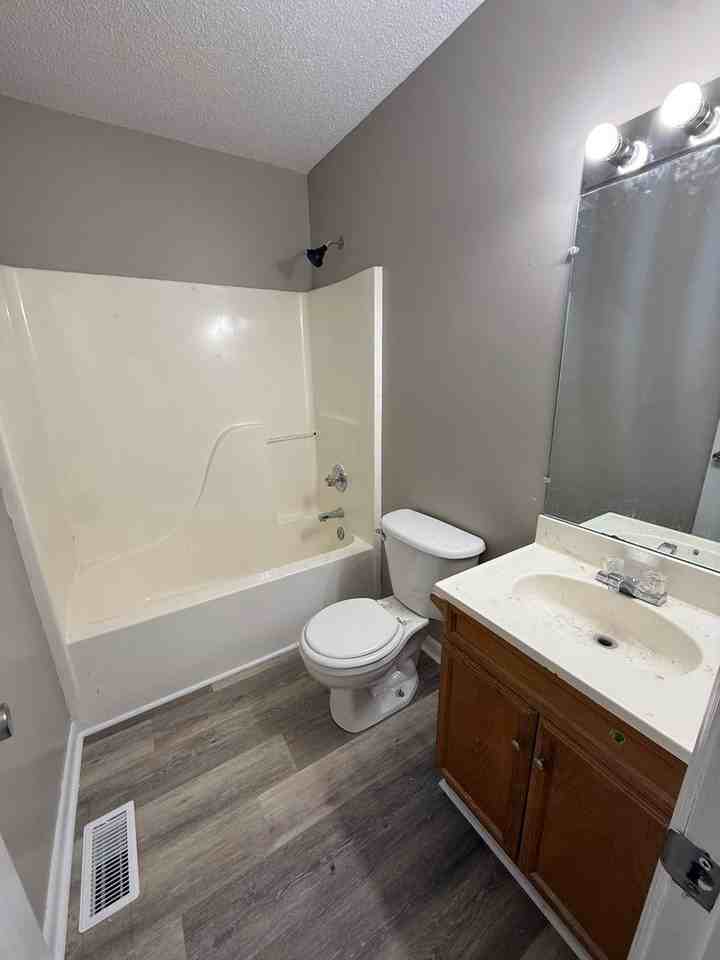 6301 Railroad St - Photo 7 of 8