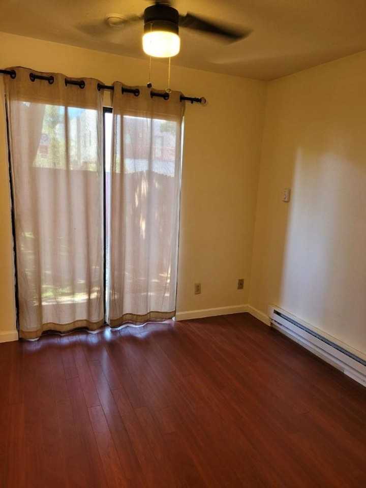3911 Silver Ave Se #E - Photo 2 of 9