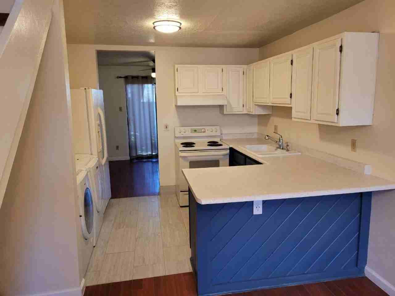 3911 Silver Ave Se #E - Photo 4 of 9