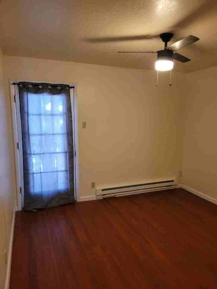 3911 Silver Ave Se #E - Photo 5 of 9