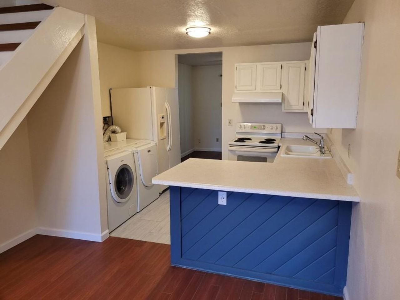 3911 Silver Ave Se #E - Photo 6 of 9