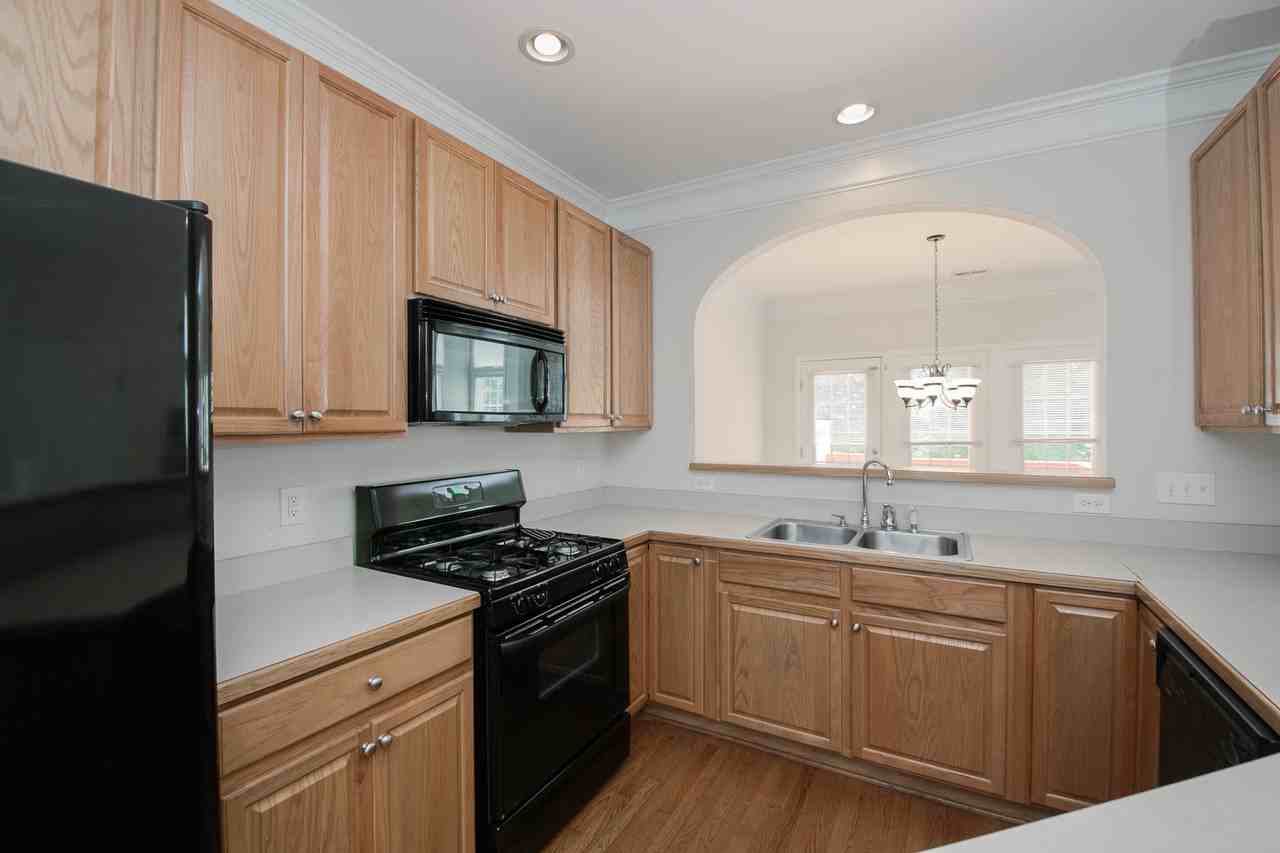 832 Saratoga Dr - Photo 3 of 16