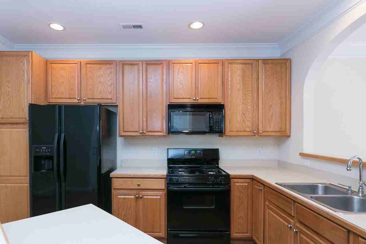 832 Saratoga Dr - Photo 4 of 16