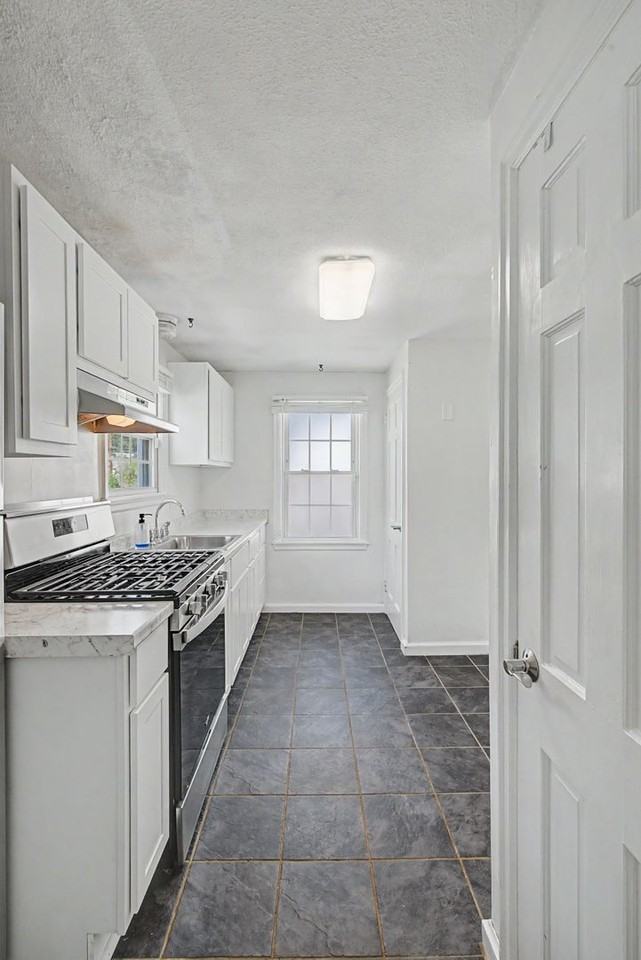 168 Sycamore St - Photo 3 of 18