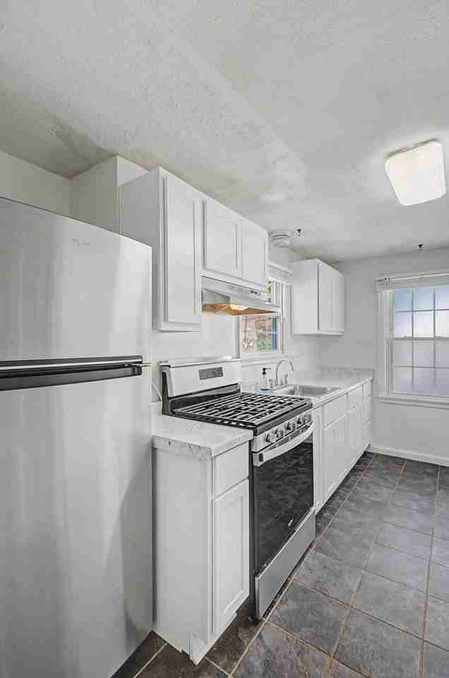 168 Sycamore St - Photo 4 of 18