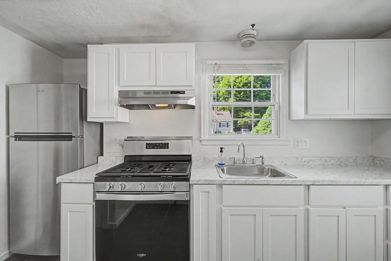 168 Sycamore St - Photo 5 of 18