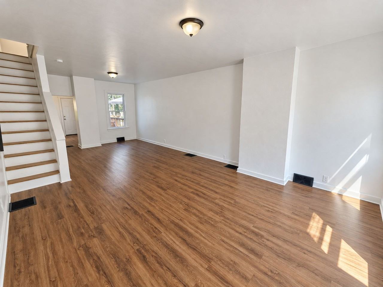 803 Anchorage St - Photo 2 of 20